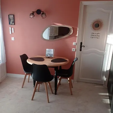 Synae- Joli Classe 3etoiles Avec Terrasse Et Piscine *