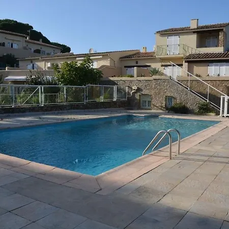 Joli Classe 3etoiles Avec Terrasse, Piscine, Place De Parking Privee Syana Сент-Максим